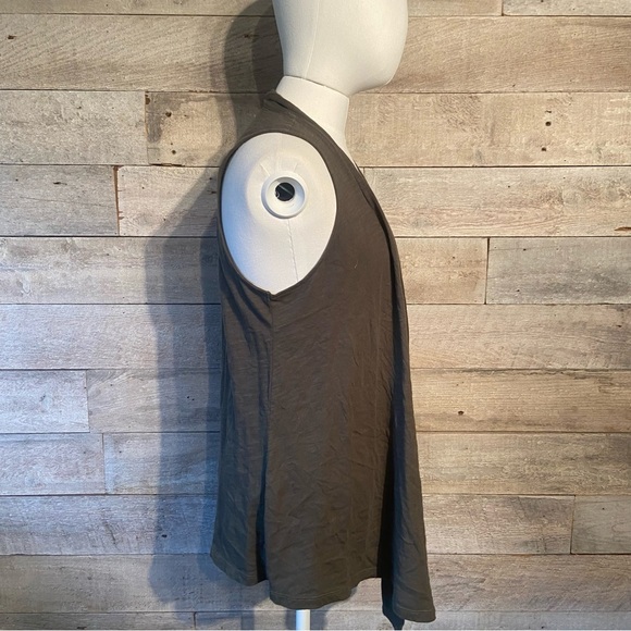 đ„5/$25 American Eagle Outfittersâ womenâs green vest in size small - Picture 3 of 6